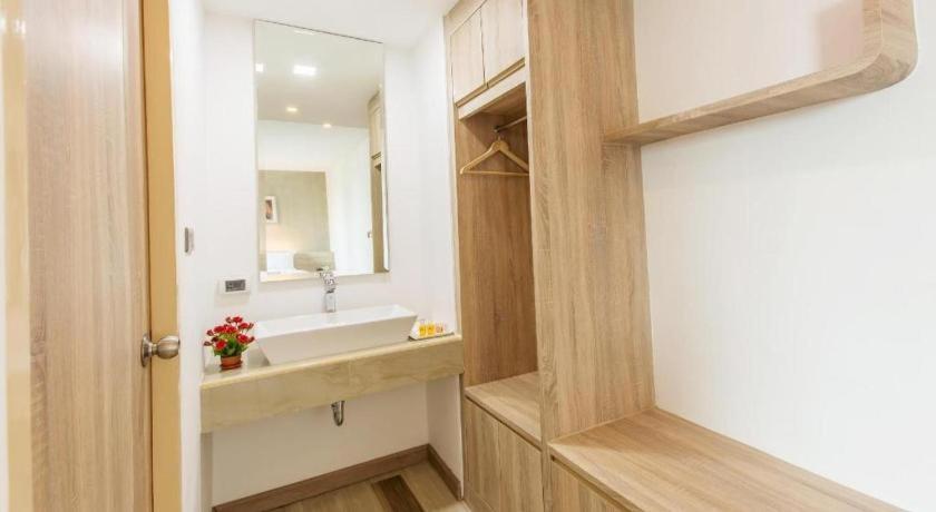 B2 Ubon Premier Hotel Убонратчатхани Экстерьер фото