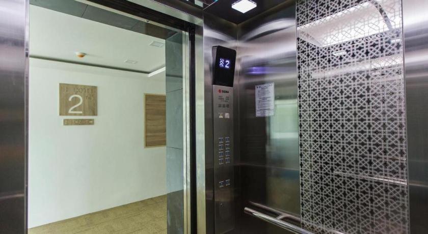 B2 Ubon Premier Hotel Убонратчатхани Экстерьер фото